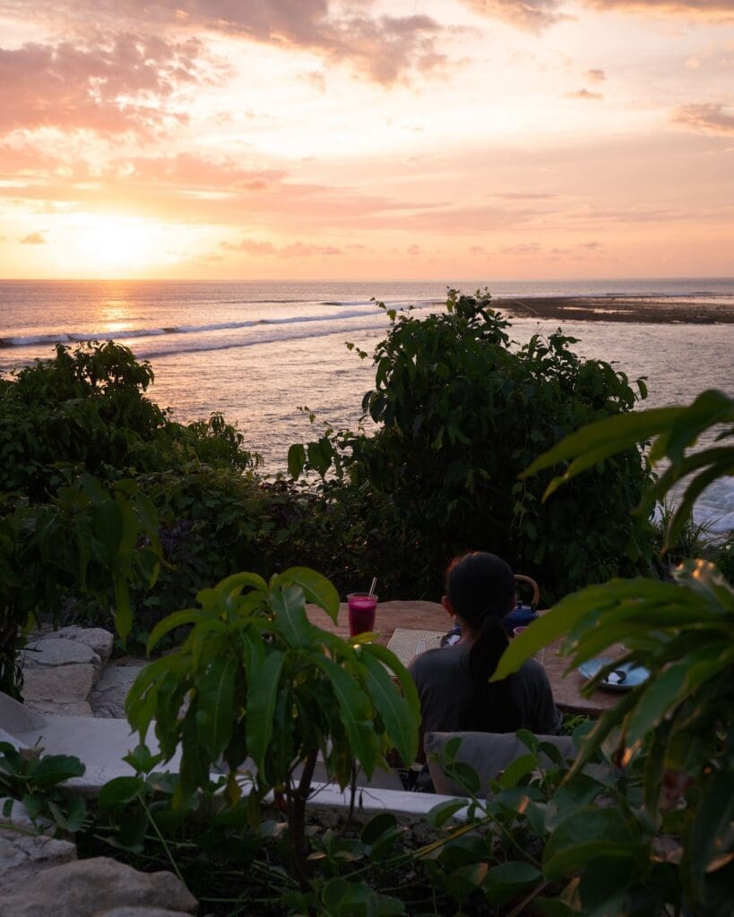 Breakfast with a sunset ocean view at Boa Vida Rote